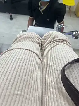 Snapshot of Samantha_bigboobs chatting on 10/30/25, 03:13 Samantha bigboobs online show from 10/30/25, 03:13