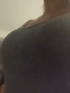 Snapshot of Samantha_bigboobs chatting on 11/12/25, 09:36 Samantha bigboobs online show from 11/12/25, 09:36