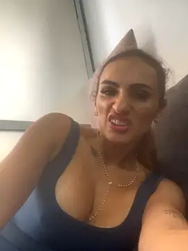 Snapshot of Samantha_bigboobs chatting on 12/03/25, 06:17 Samantha bigboobs online show from 12/03/25, 06:17