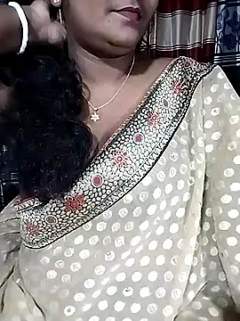 Snapshot of YERY_HOT chatting on 10/11/25, 06:06 YERY HOT online show from 10/11/25, 06:06