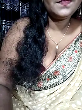 Snapshot of YERY_HOT chatting on 10/13/25, 07:14 YERY HOT online show from 10/13/25, 07:14