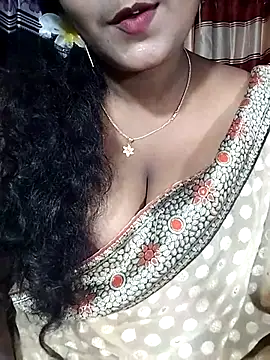 Snapshot of YERY_HOT chatting on 10/16/25, 04:13 YERY HOT online show from 10/16/25, 04:13