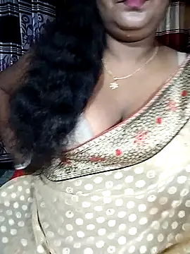 Snapshot of YERY_HOT chatting on 10/23/25, 05:23 YERY HOT online show from 10/23/25, 05:23