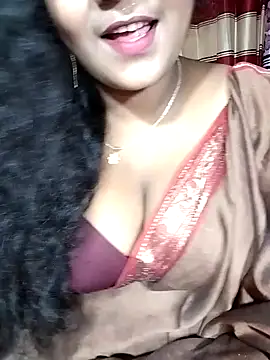 Snapshot of YERY_HOT chatting on 10/27/25, 04:44 YERY HOT online show from 10/27/25, 04:44