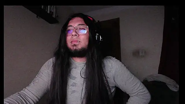 Snapshot of Heimslegxx chatting on 12/21/25, 05:14 Heimslegxx online show from 12/21/25, 05:14