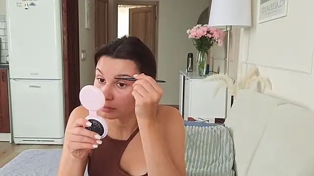 Snapshot of KristineEsme chatting on 03/12/26, 06:08 KristineEsme online show from 03/12/26, 06:08