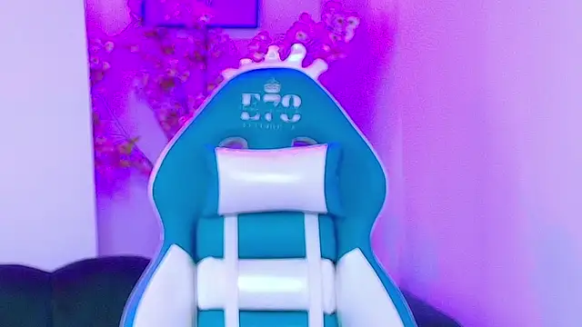 Snapshot of Arianna_sweeet chatting on 03/22/26, 03:43 Arianna sweeet online show from 03/22/26, 03:43