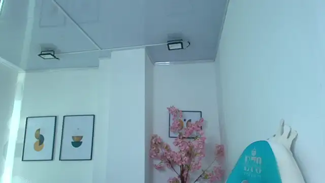 Snapshot of Arianna_sweeet chatting on 03/27/26, 03:23 Arianna sweeet online show from 03/27/26, 03:23