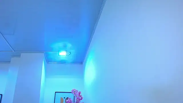 Snapshot of Arianna_sweeet chatting on 04/18/26, 03:43 Arianna sweeet online show from 04/18/26, 03:43