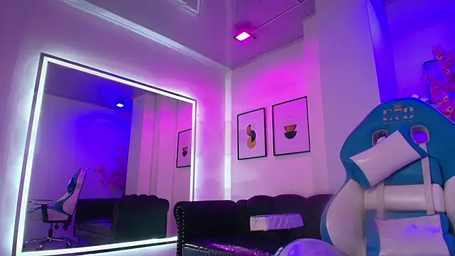 Snapshot of Arianna_sweeet chatting on 04/22/26, 03:53 Arianna sweeet online show from 04/22/26, 03:53