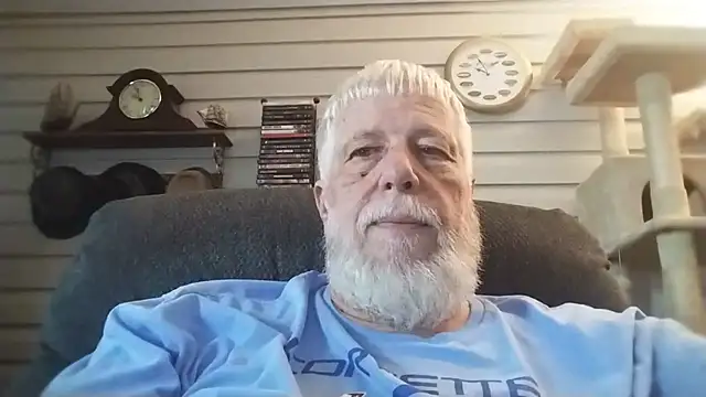 Snapshot of Futura_intx chatting on 05/18/26, 02:56 Futura intx online show from 05/18/26, 02:56