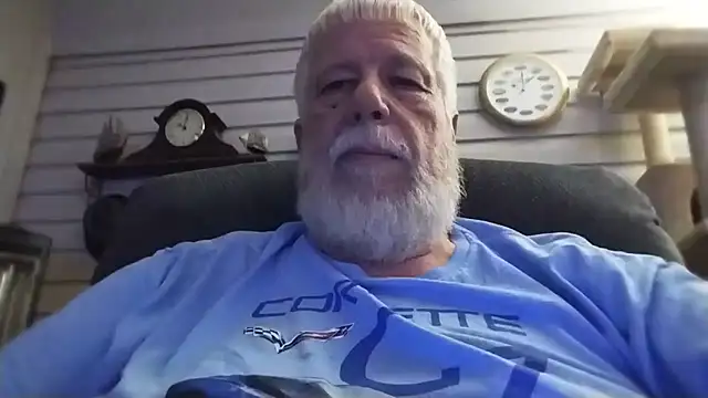 Snapshot of Futura_intx chatting on 05/19/26, 03:02 Futura intx online show from 05/19/26, 03:02