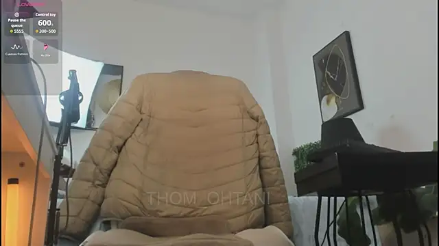 Snapshot of Thom_Ohtani chatting on 05/26/26, 01:34 Thom Ohtani online show from 05/26/26, 01:34