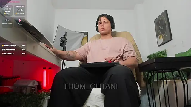 Snapshot of Thom_Ohtani chatting on 06/08/26, 05:41 Thom Ohtani online show from 06/08/26, 05:41