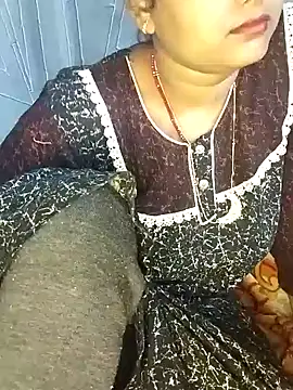 Snapshot of nikitacute23 chatting on 01/11/25, 04:14 nikitacute23 online show from 01/11/25, 04:14