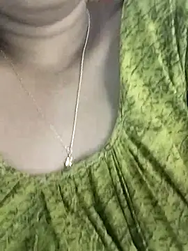 Snapshot of nikitacute23 chatting on 02/25/25, 08:47 nikitacute23 online show from 02/25/25, 08:47