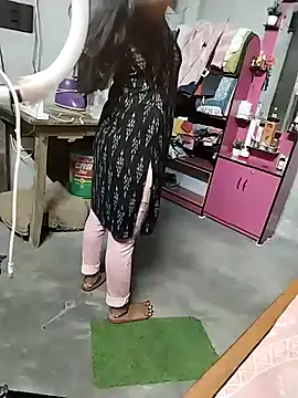 Snapshot of nikitacute23 chatting on 02/27/25, 01:38 nikitacute23 online show from 02/27/25, 01:38