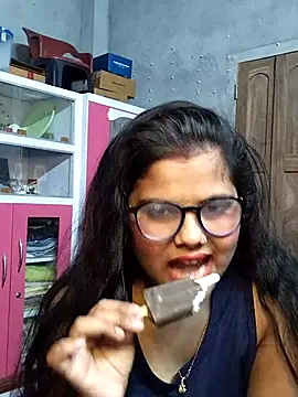 Snapshot of nikitacute23 chatting on 03/07/25, 06:02 nikitacute23 online show from 03/07/25, 06:02