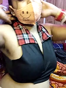 Snapshot of nikitacute23 chatting on 03/08/25, 05:22 nikitacute23 online show from 03/08/25, 05:22