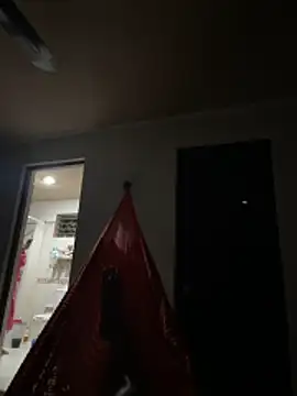 Snapshot of Izy_cute_ chatting on 04/19/26, 03:06 Izy cute online show from 04/19/26, 03:06