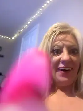 Snapshot of ImogenBrooke chatting on 10/06/25, 11:35 ImogenBrooke online show from 10/06/25, 11:35