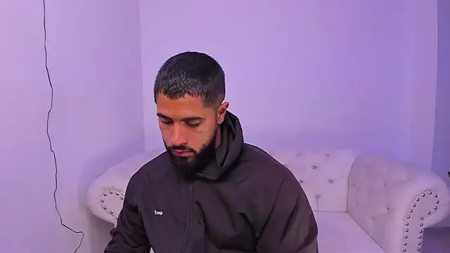 Snapshot of Santiago_huntt chatting on 12/27/24, 02:58 Santiago huntt online show from 12/27/24, 02:58