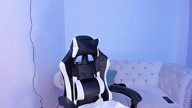 Santiago huntt online show from 03/18/25, 10:15