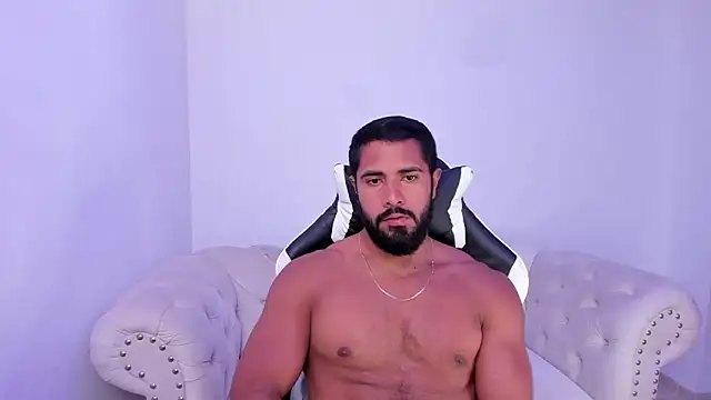 Snapshot of Santiago_huntt chatting on 10/19/25, 03:56 Santiago huntt online show from 10/19/25, 03:56