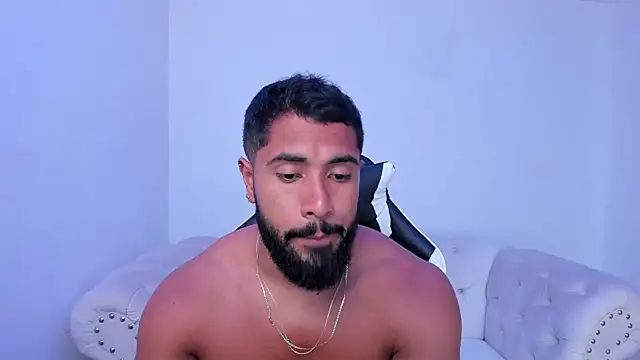 Snapshot of Santiago_huntt chatting on 10/31/25, 09:16 Santiago huntt online show from 10/31/25, 09:16