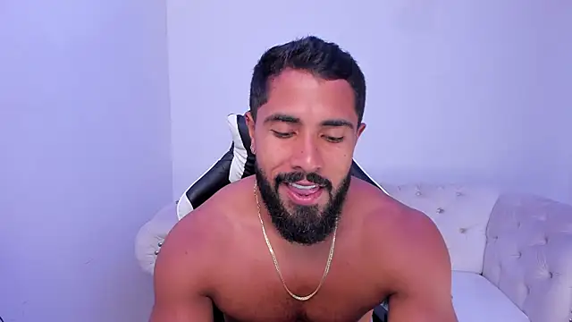 Snapshot of Santiago_huntt chatting on 11/13/25, 09:47 Santiago huntt online show from 11/13/25, 09:47