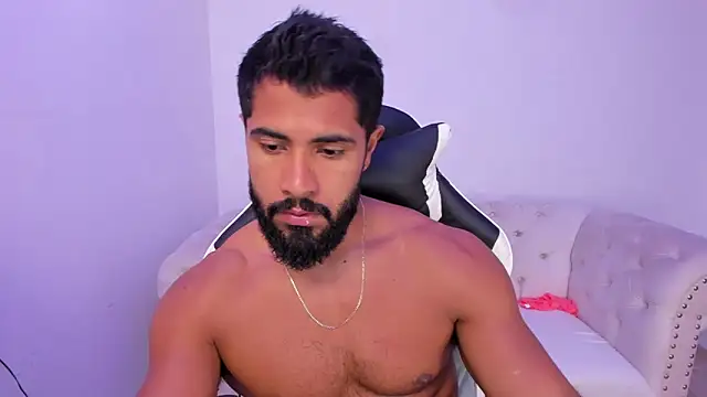 Snapshot of Santiago_huntt chatting on 11/25/25, 12:49 Santiago huntt online show from 11/25/25, 12:49