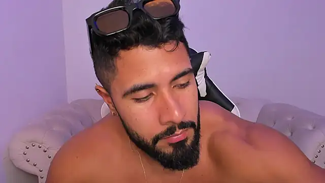 Santiago huntt online show from 03/26/26, 08:03