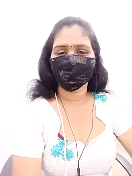 Snapshot of Lucky-Deepthi chatting on 03/11/25, 05:35 Lucky-Deepthi online show from 03/11/25, 05:35