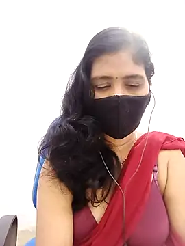 Snapshot of Lucky-Deepthi chatting on 11/20/25, 09:03 Lucky-Deepthi online show from 11/20/25, 09:03