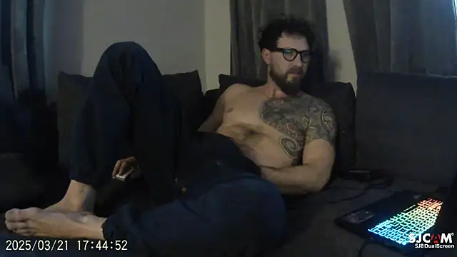 Snapshot of realdilf chatting on 03/21/26, 04:43 realdilf online show from 03/21/26, 04:43