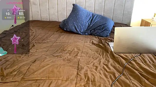 Snapshot of mammyboss18 chatting on 02/20/25, 09:44 mammyboss18 online show from 02/20/25, 09:44