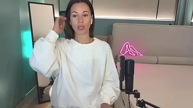 Snapshot of milakuni chatting on 01/25/25, 06:35 milakuni online show from 01/25/25, 06:35