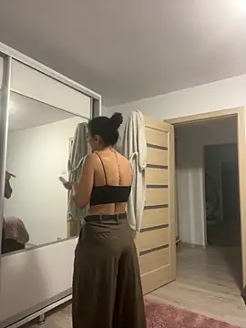 Snapshot of NNNoire chatting on 09/27/25, 09:58 NNNoire online show from 09/27/25, 09:58