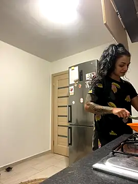 Snapshot of NNNoire chatting on 10/16/25, 10:16 NNNoire online show from 10/16/25, 10:16