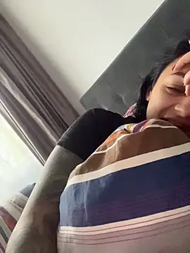 Snapshot of NNNoire chatting on 11/15/25, 06:11 NNNoire online show from 11/15/25, 06:11