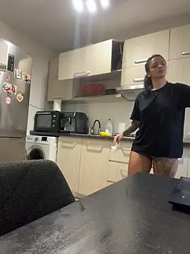 Snapshot of NNNoire chatting on 11/25/25, 01:44 NNNoire online show from 11/25/25, 01:44