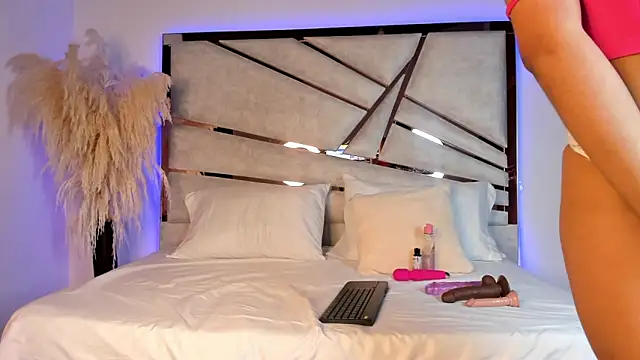 ssofijohnsonx online show from 01/08/25, 07:13