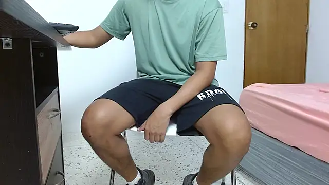 Snapshot of zeus_2025_ chatting on 01/16/25, 02:51 zeus 2025 online show from 01/16/25, 02:51