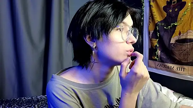 Hyeon Jin online show from 02/02/25, 08:41