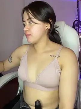 Snapshot of Camila_pinkk chatting on 07/08/26, 02:43 Camila pinkk online show from 07/08/26, 02:43