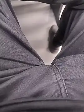 Snapshot of engineer_1980 chatting on 04/01/26, 12:06 engineer 1980 online show from 04/01/26, 12:06