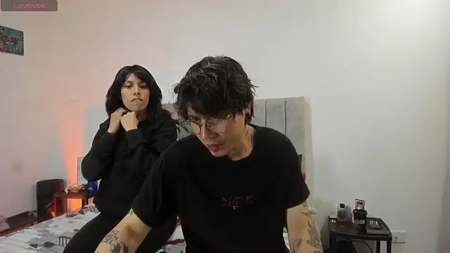 Snapshot of shamelesss_ chatting on 04/05/26, 10:40 shamelesss online show from 04/05/26, 10:40