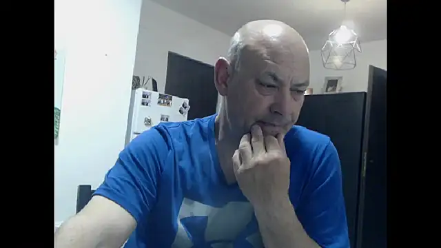 Snapshot of adryanyou46 chatting on 04/23/26, 07:05 adryanyou46 online show from 04/23/26, 07:05