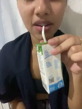 LuizaDiaz online show from 02/18/25, 09:53