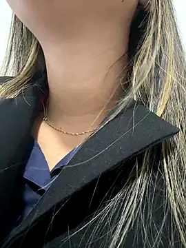 LuizaDiaz online show from 10/23/25, 08:40